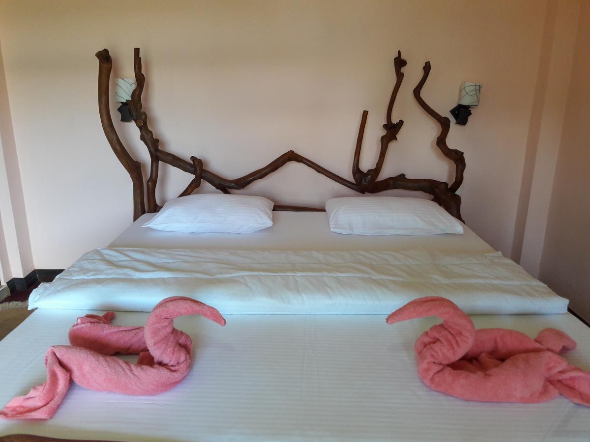 エッラ La Rochelle Bed & Breakfast エクステリア 写真