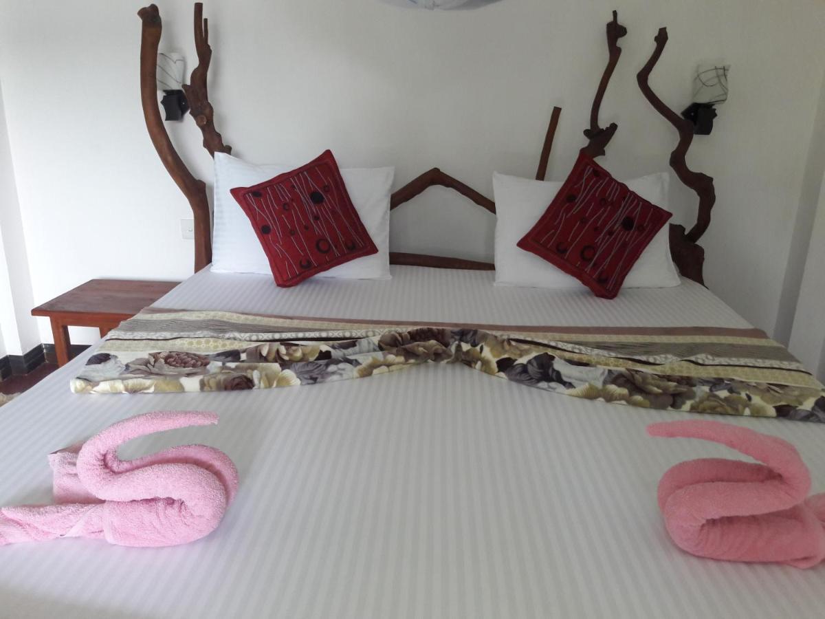 エッラ La Rochelle Bed & Breakfast エクステリア 写真