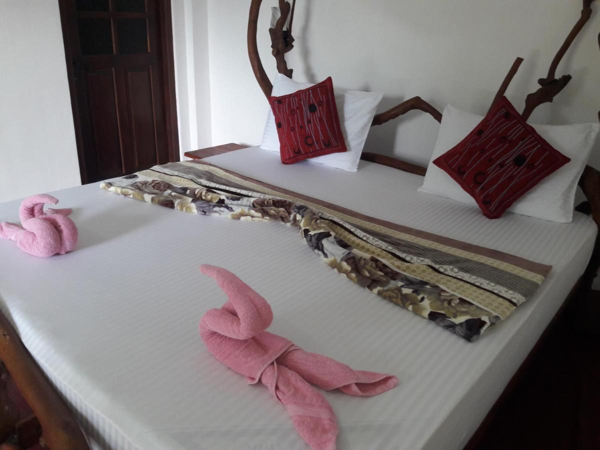 エッラ La Rochelle Bed & Breakfast エクステリア 写真