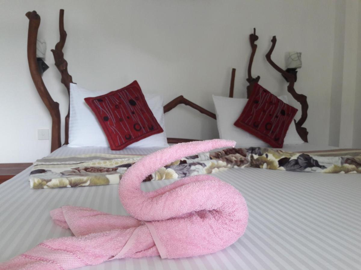 エッラ La Rochelle Bed & Breakfast エクステリア 写真