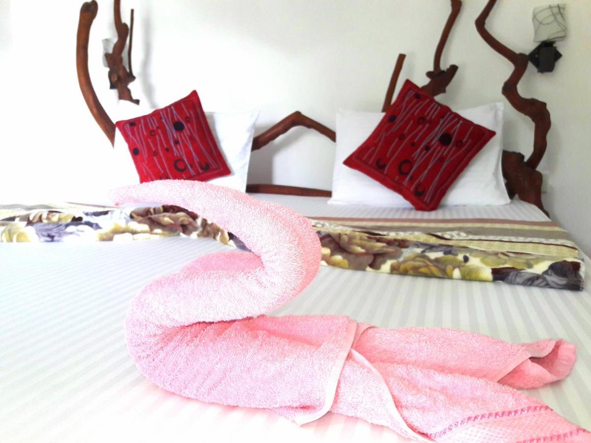 エッラ La Rochelle Bed & Breakfast エクステリア 写真