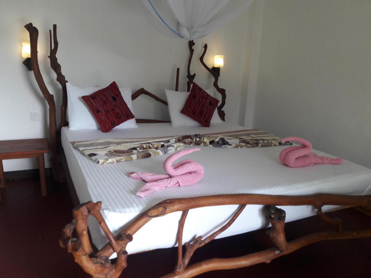 エッラ La Rochelle Bed & Breakfast エクステリア 写真