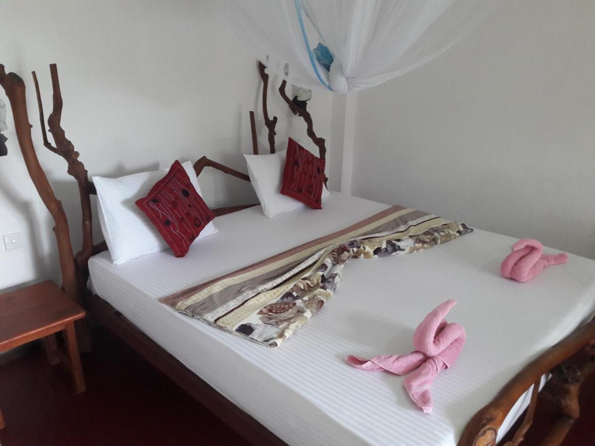 エッラ La Rochelle Bed & Breakfast エクステリア 写真